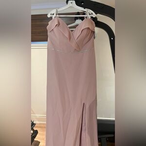 Evening dress with slit